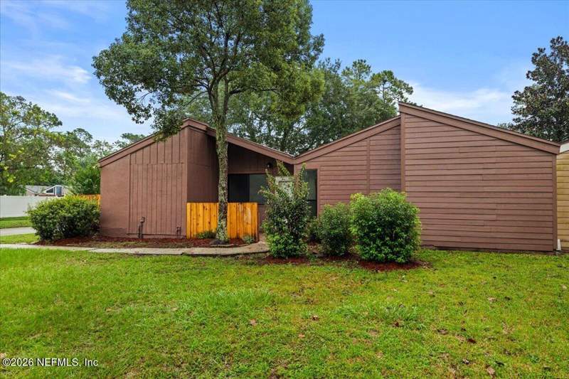 3 bedroom Single Family Residence at 2524 Whispering Woods Boulevard #3, Whispering Woods, Jacksonville — photo 2