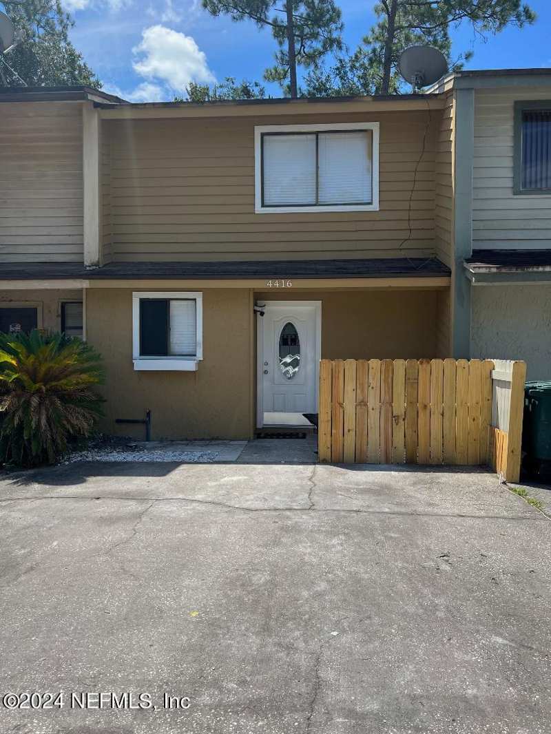 2 bedroom Townhouse at 4416 Windergate Court, Townhomes Of Windermere, Jacksonville — photo 1