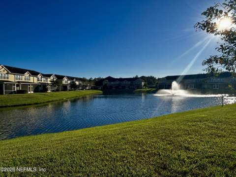 6860 Roundleaf Drive, Jacksonville FL - photo 9 of 24