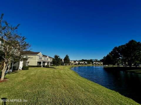 6860 Roundleaf Drive, Jacksonville FL - photo 11 of 24