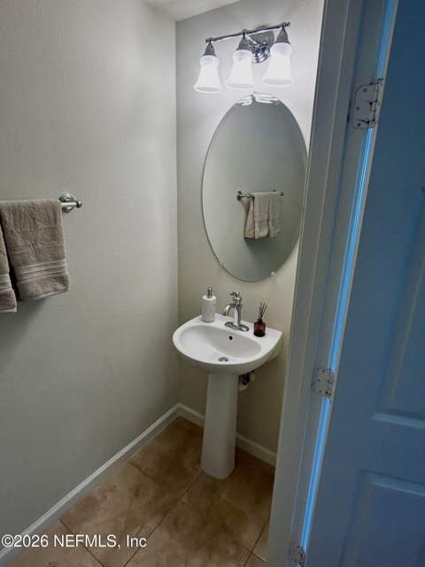 6860 Roundleaf Drive, Jacksonville FL - photo 13 of 24