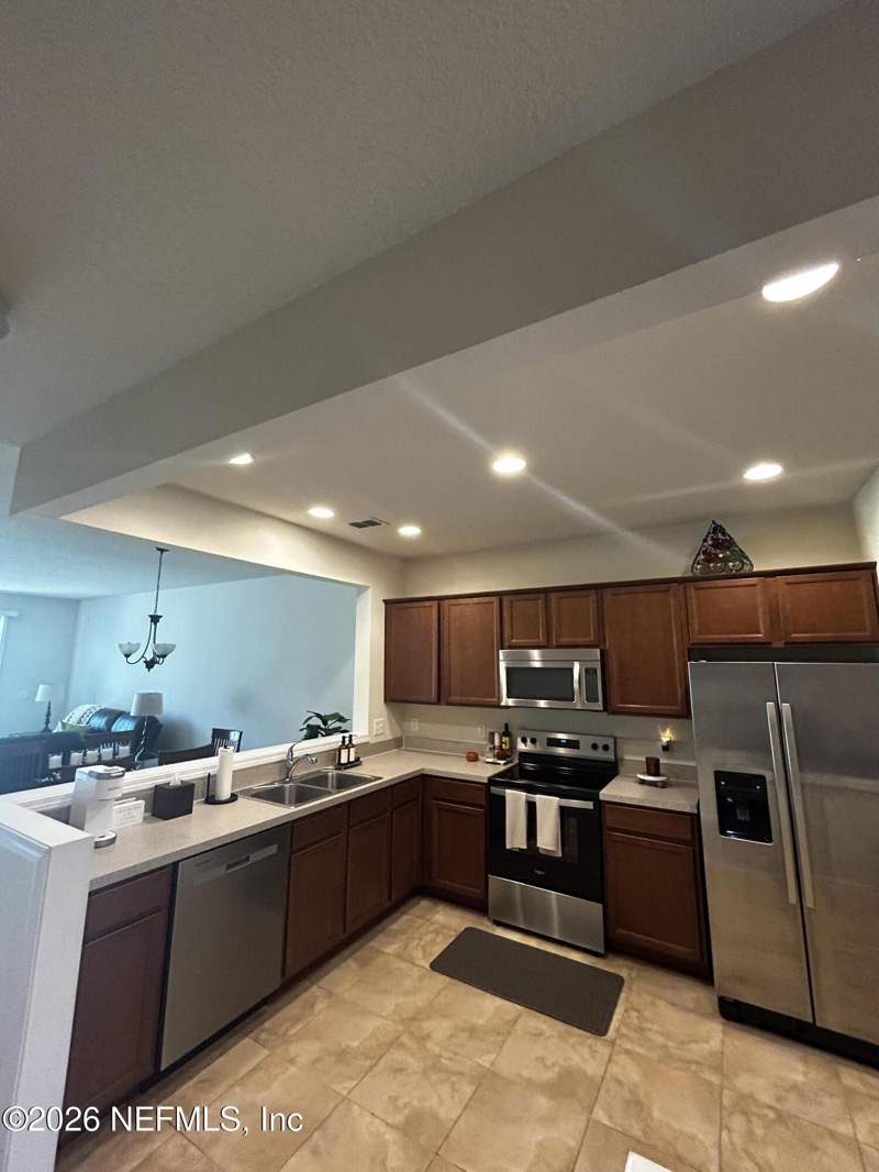 3 bedroom Townhouse at 6860 Roundleaf Drive, Greenbrier At Bartram Park, Jacksonville — photo 4