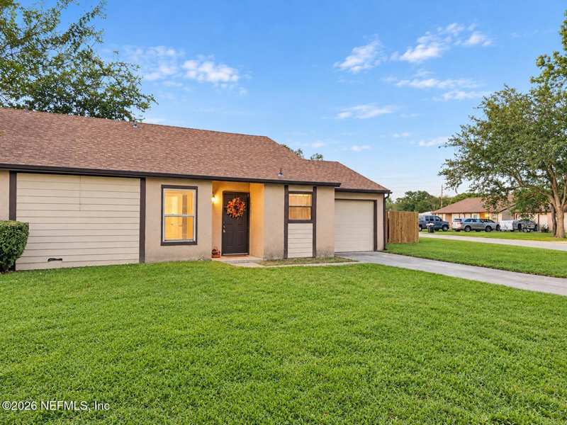 2 bedroom Townhouse at 5520 Community Oaks Court, Community Oaks, Jacksonville — photo 1