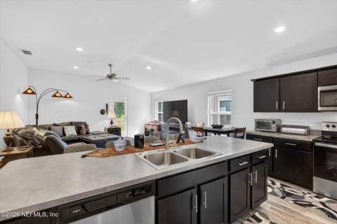 7027 Camfield Landing Drive, Jacksonville FL - photo 6 of 18