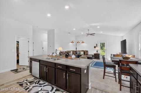 7027 Camfield Landing Drive, Jacksonville FL - photo 10 of 18