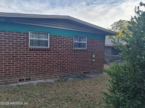 2731 Floradale Drive, Jacksonville FL - photo 9 of 42
