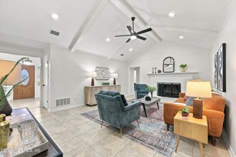6311 Whispering Oaks Drive, Jacksonville FL - photo 22 of 56