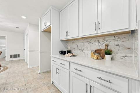 6311 Whispering Oaks Drive, Jacksonville FL - photo 14 of 56