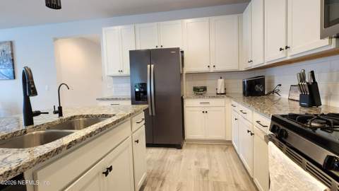 2995 Farmall Drive, Jacksonville FL - photo 10 of 42