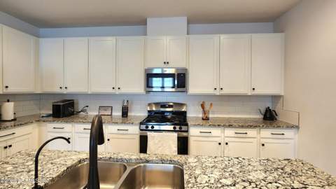 2995 Farmall Drive, Jacksonville FL - photo 12 of 42