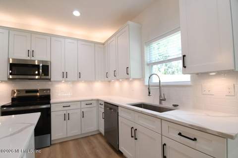 11017 Blessings Court, Jacksonville FL - photo 10 of 46