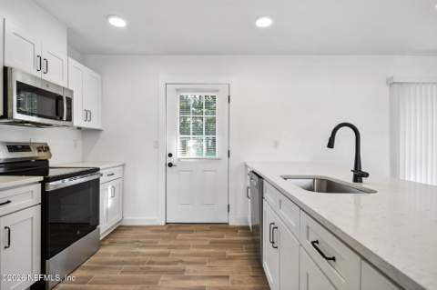 1827 Fiji Court, Jacksonville FL - photo 10 of 25