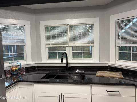 5345 Woodcrest Road, Jacksonville FL - photo 10 of 35
