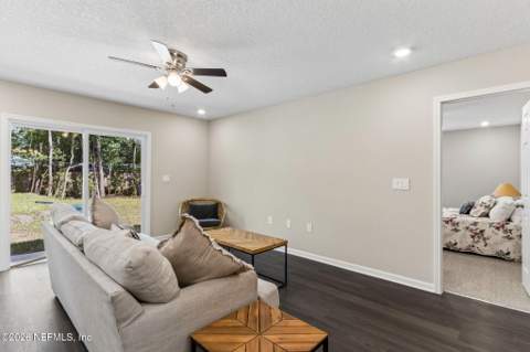 8609 Vining Street, Jacksonville FL - photo 11 of 34