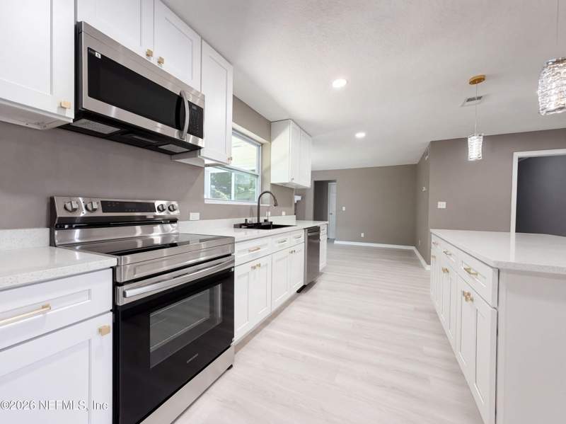 4 bedroom Single Family Residence at 6344 Dickens Drive, English Estates, Jacksonville — photo 2