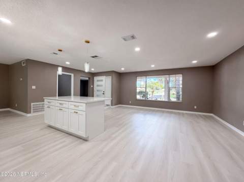 6344 Dickens Drive, Jacksonville FL - photo 7 of 23