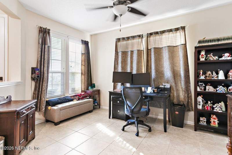 5 bedroom Single Family Residence at 13708 Chipperfield Lane, Victoria Lakes, Jacksonville — photo 4
