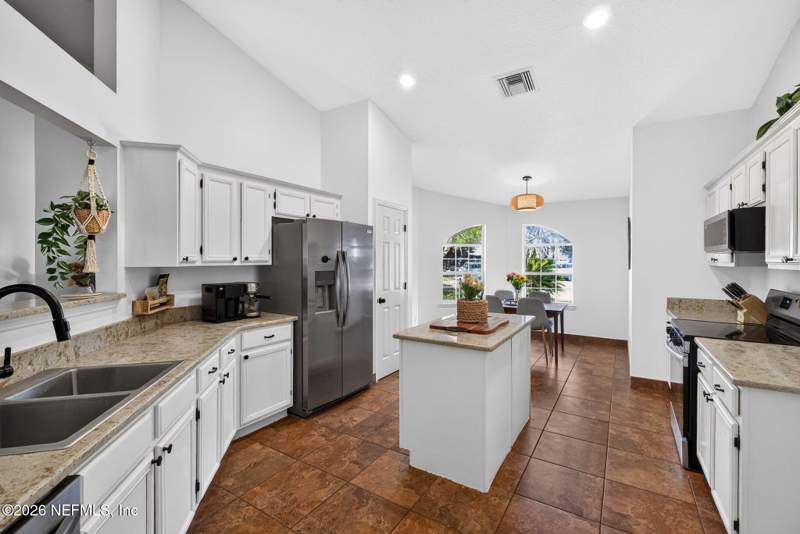 4 bedroom Single Family Residence at 12503 Grafton Court, Kensington Gardens, Jacksonville — photo 4
