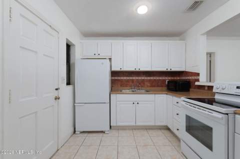 517 Glynlea Road, Jacksonville FL - photo 10 of 32