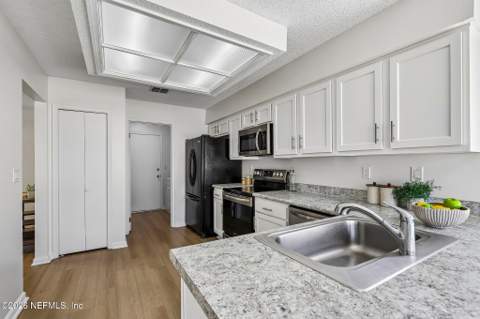 3651 Lumberjack Circle, Jacksonville FL - photo 10 of 37