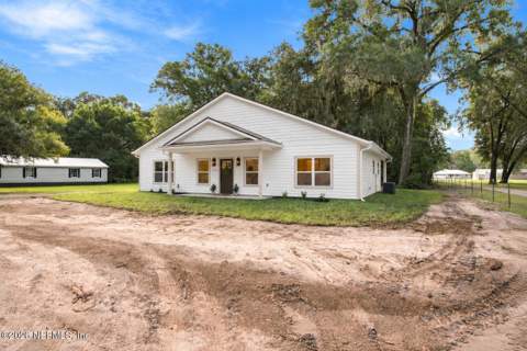 4117 Silver Lake Drive, Palatka FL - photo 6 of 40