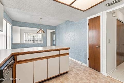 7821 Fawn Brook Circle, Jacksonville FL - photo 10 of 25