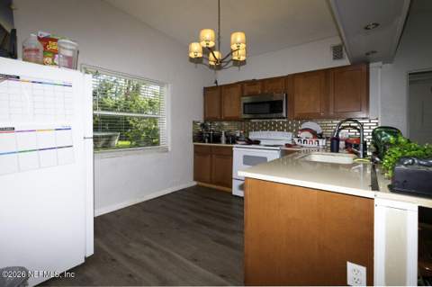 10559 Loyola Drive, Jacksonville FL - photo 6 of 20