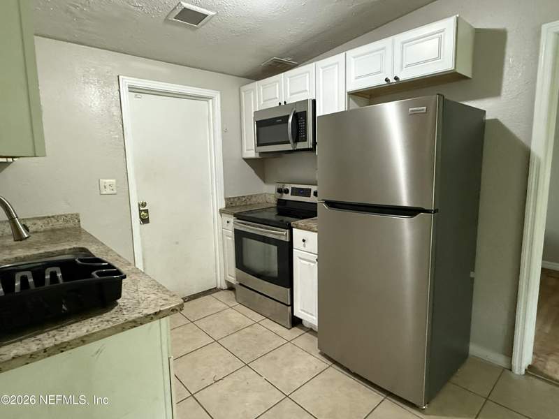 3 bedroom Single Family Residence at 8941 8th Avenue, Rio Vista, Jacksonville — photo 2