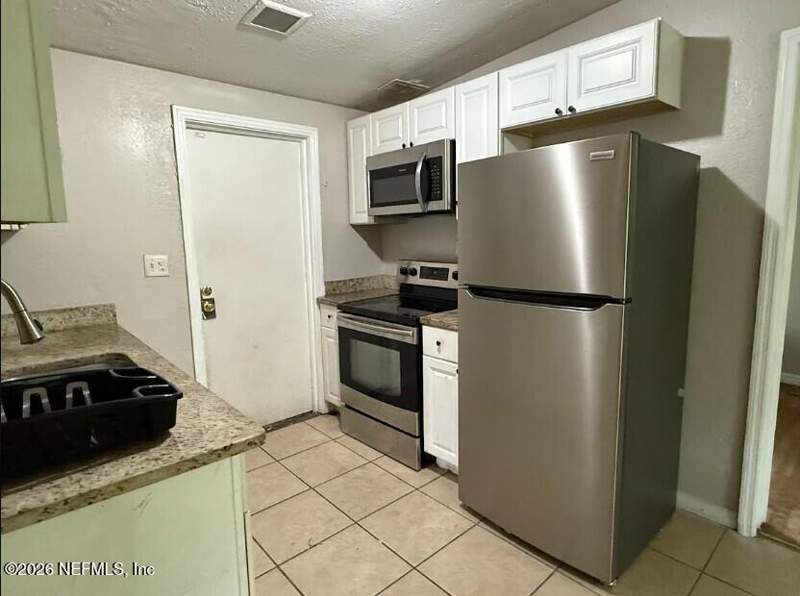 3 bedroom Single Family Residence at 8941 8th Avenue, Rio Vista, Jacksonville — photo 5