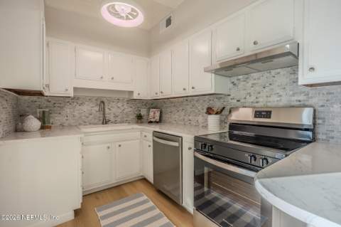 1619 Sunset Drive, Jacksonville Beach FL - photo 15 of 43