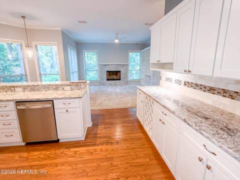 3863 Schoenwald Lane, Jacksonville FL - photo 9 of 36