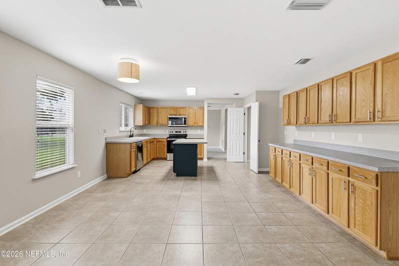 3 bedroom Single Family Residence at 8050 Leafcrest Drive, Argyle Forest East, Jacksonville — photo 5