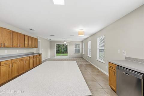 8050 Leafcrest Drive, Jacksonville FL - photo 8 of 19