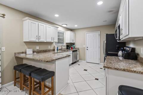 10749 Gelding Drive, Jacksonville FL - photo 16 of 100