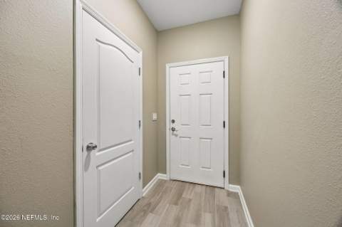 10380 Benson Lake Drive, Jacksonville FL - photo 7 of 44