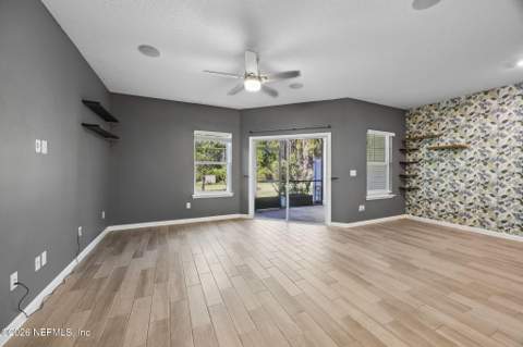10380 Benson Lake Drive, Jacksonville FL - photo 9 of 44