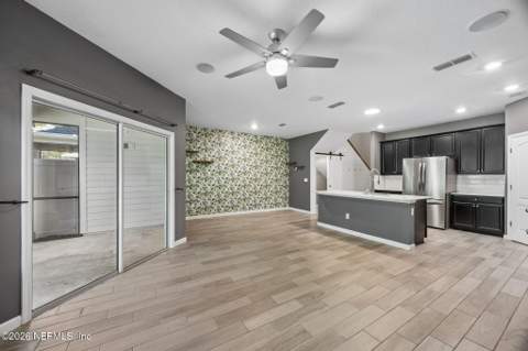 10380 Benson Lake Drive, Jacksonville FL - photo 11 of 44