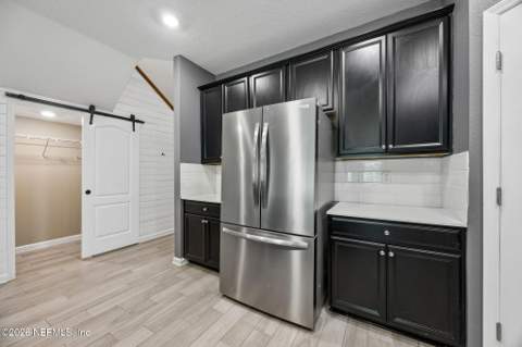 10380 Benson Lake Drive, Jacksonville FL - photo 12 of 44
