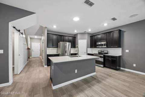 10380 Benson Lake Drive, Jacksonville FL - photo 13 of 44