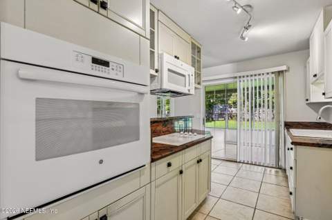 2412 Stonehaven Court, Orange Park FL - photo 14 of 46
