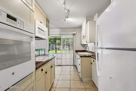2412 Stonehaven Court, Orange Park FL - photo 15 of 46