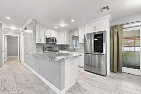 6054 Toyota Drive, Jacksonville FL - photo 7 of 36
