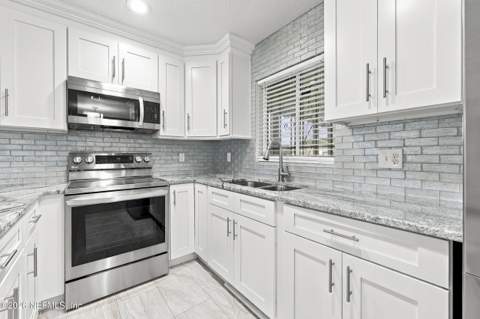 6054 Toyota Drive, Jacksonville FL - photo 10 of 36