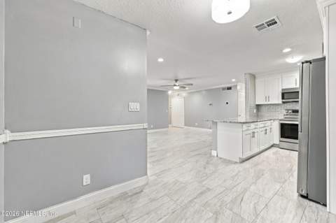 6054 Toyota Drive, Jacksonville FL - photo 11 of 36