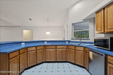 12028 W Liberty Lake Drive, Jacksonville FL - photo 10 of 35