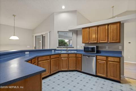 12028 W Liberty Lake Drive, Jacksonville FL - photo 13 of 35