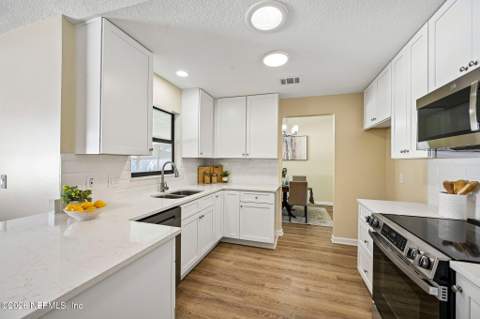 10523 Rocky Garden Lane, Jacksonville FL - photo 7 of 35