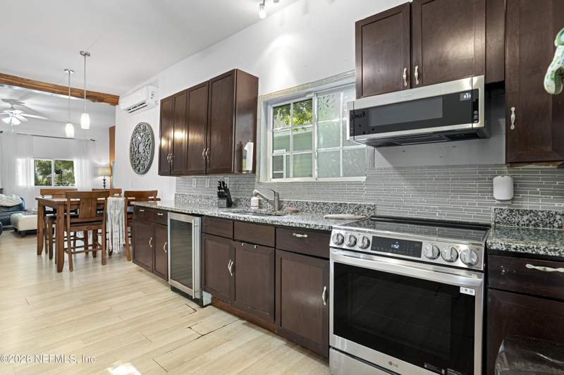 4 bedroom Single Family Residence at 1136 Van Buren Street, Owens, Jacksonville — photo 3