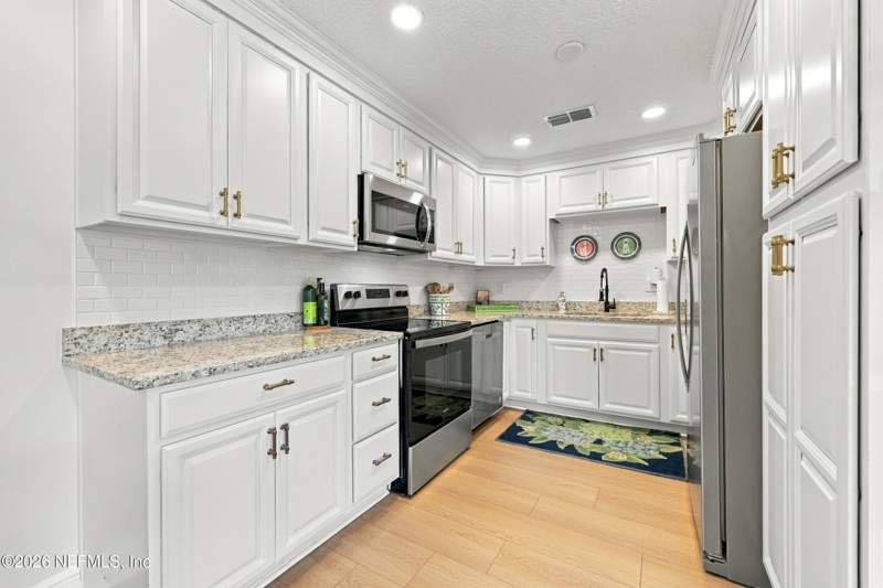 5 bedroom Single Family Residence at 1415 N 9th Street, Beach Homesites, Jacksonville Beach — photo 4