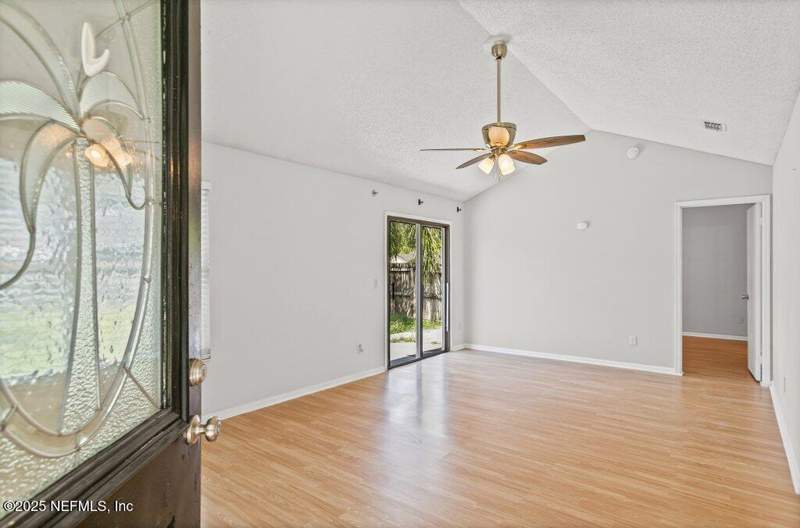 3 bedroom Single Family Residence at 2405 Bluffton Drive, Villages Of Pablo, Jacksonville — photo 5